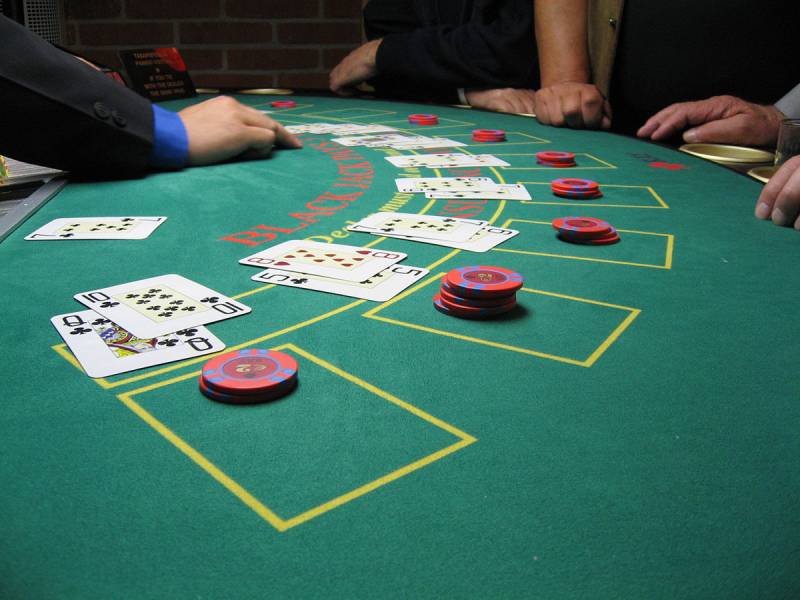 Mẹo Chơi Blackjack Không Thua Nhà Cái Từ Bet Thủ 4 Cẩn trọng với side bet